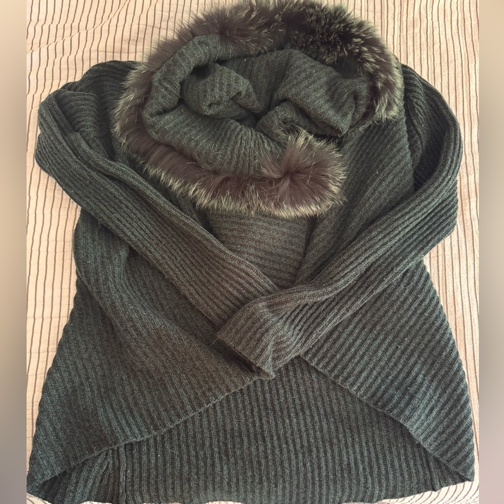 Emerald green Elie Tahari cashmere and fur sweater